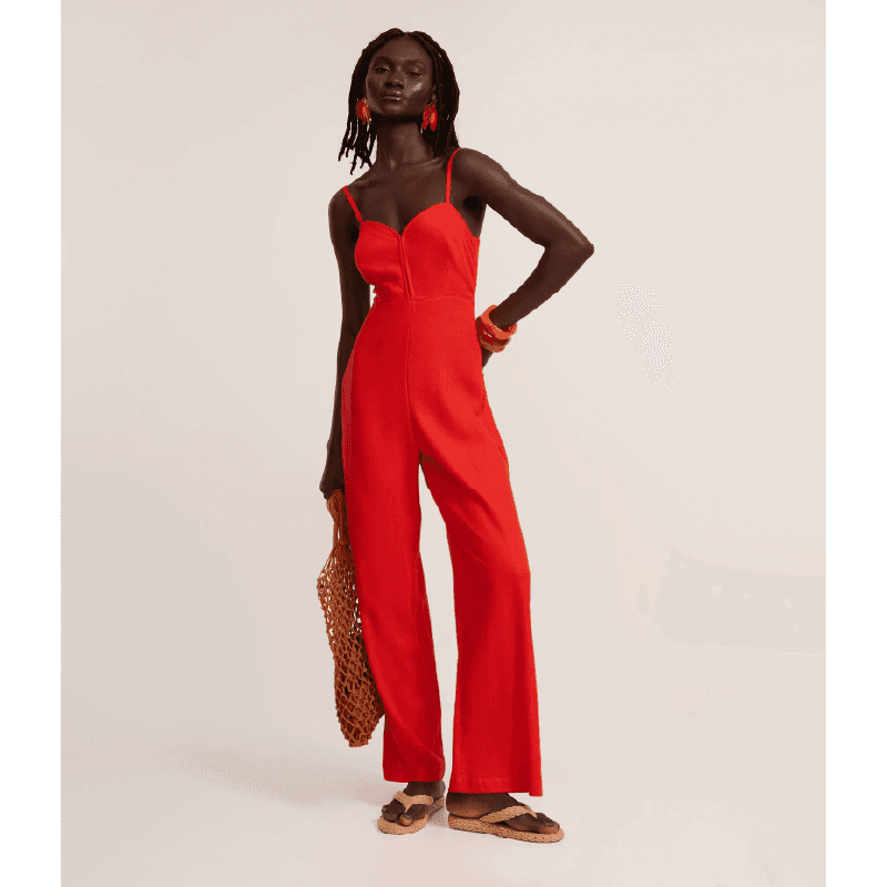 Macacão de Alça em Viscolinho com Decote Coração Vermelho